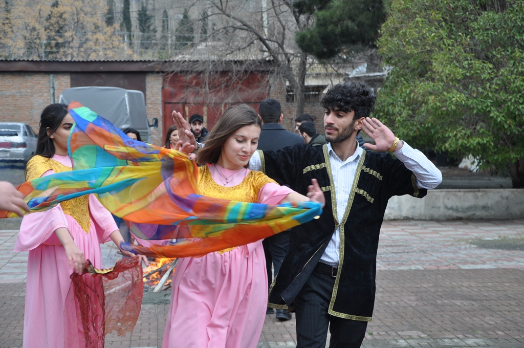 Mingəçevir Dövlət Universitetində Novruz tonqalı yandırılıb