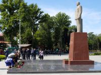 MDU kollektivi Ulu Öndər Heydər Əliyevin abidəsini ziyarət edib