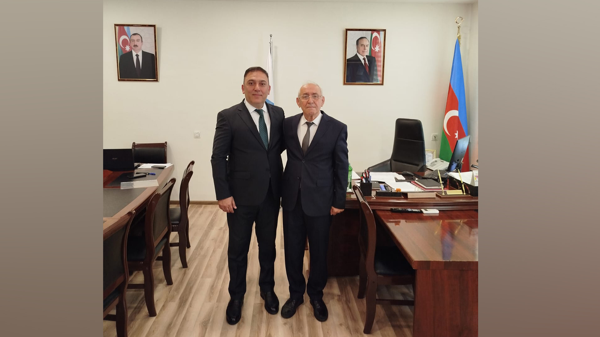 Вы сейчас просматриваете Rektor Anar Eminov universitetin monitorinq qrupunun rəhbəri ilə görüşüb
