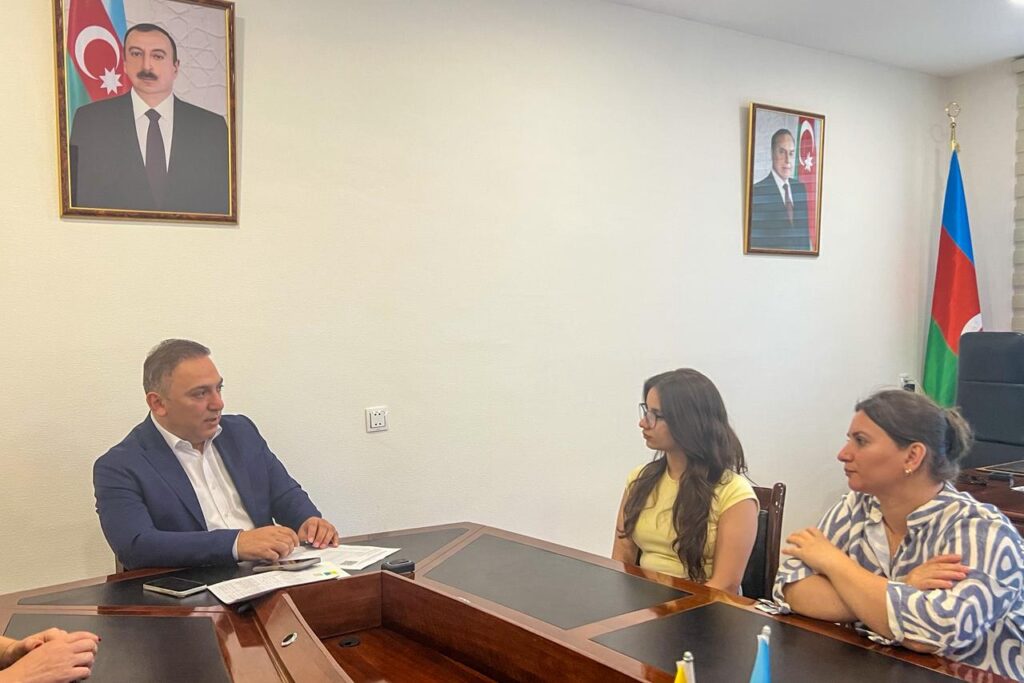 Rektor Anar Eminov şəhid Şahmar Məmmədovun övladı ilə görüşüb