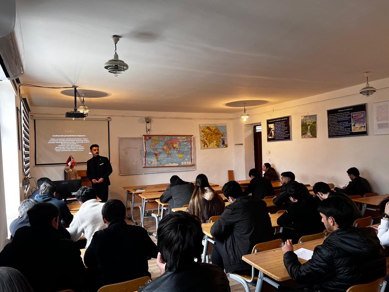 You are currently viewing Mingəçevir Dövlət Universitetində “İqlimə davamlı kənd təsərrüfatı: müasir çağırışlar və uyğunlaşma mexanizmləri” mövzusunda təlim keçirilib
